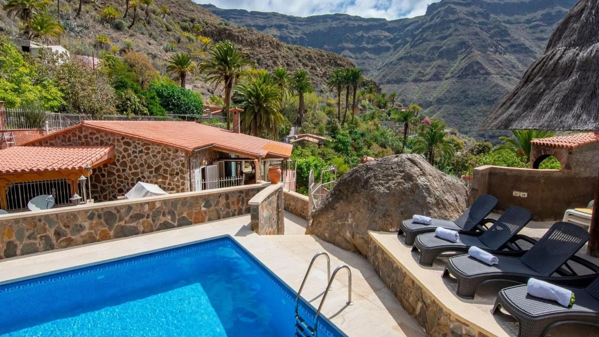 Villa With Heated Pool & Mountain Views Mogán