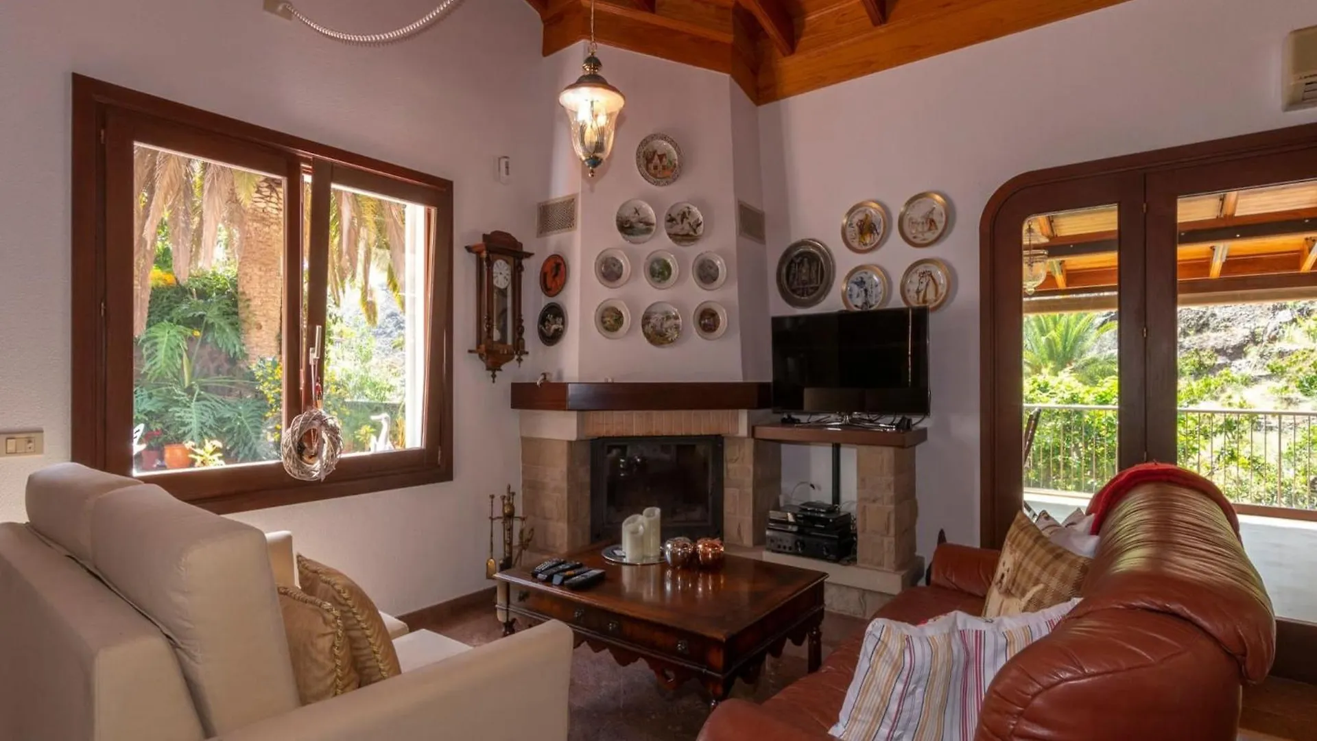 Villa With Heated Pool & Mountain Views Mogán