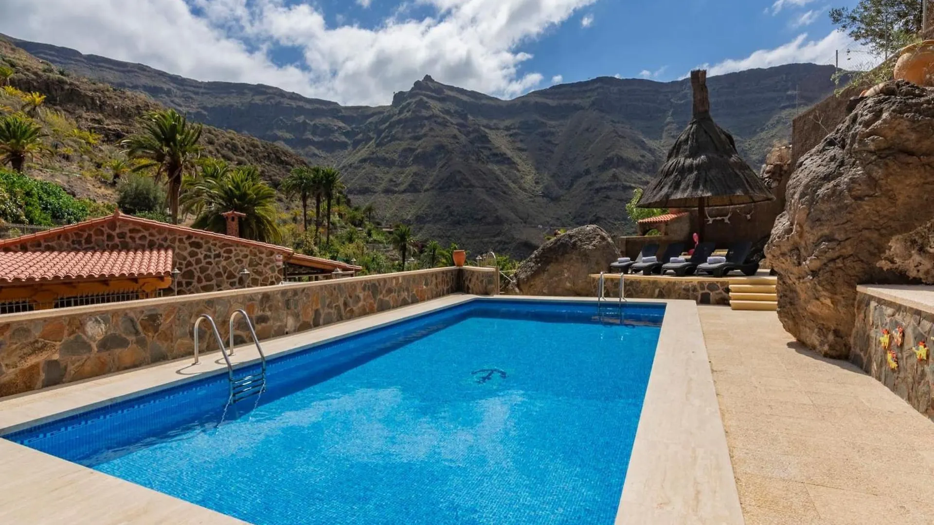 Villa With Heated Pool & Mountain Views Mogán